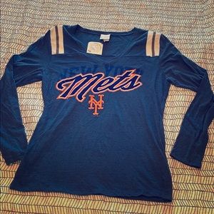 Long sleeve v neck Mets T